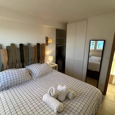 Daire Balcon Des Iles D'or - T2 Seafront Historic Center