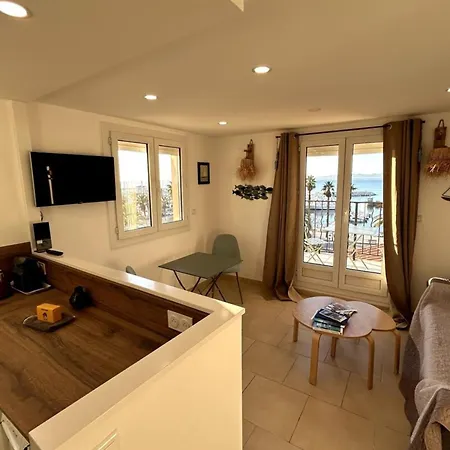 Апартаменти Balcon Des Iles D'or - T2 Seafront Historic Center *