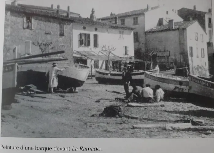 Balcon Des Iles D'or - T2 Seafront Historic Center Apartment *