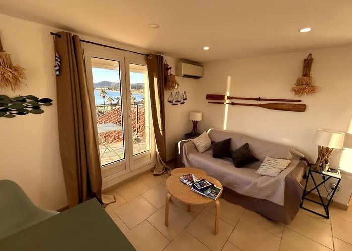 Appartement Balcon Des îles D'or - T2 Seafront Historic Center